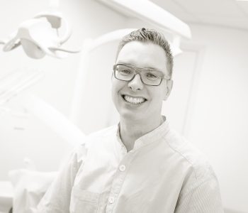 Tandarts Brunssum Marc Florack Tandarts Brunssum Marc Florack aan het werk