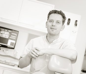 Tandarts Martijn Frenken Martijn Frenken als tandarts aan het werk